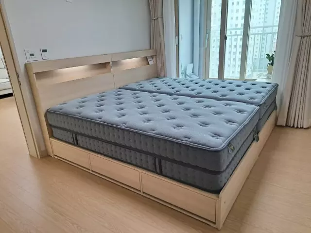 안방이 넓은 편이 아닌데 서로 잠귀가 밝아서 슈퍼싱글 