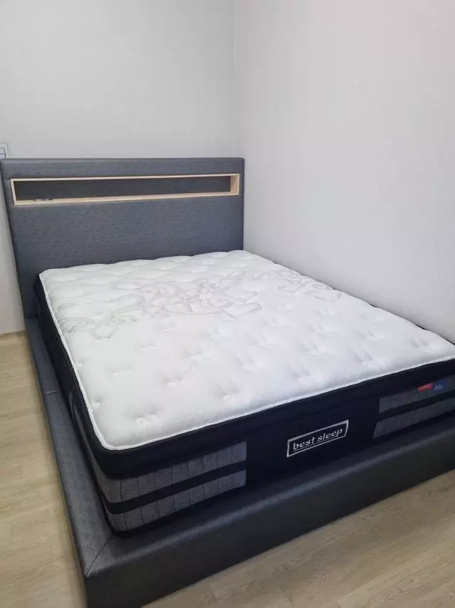 어려서부터 사용하던 침대를 버리고 매트리스와 침대 프레
