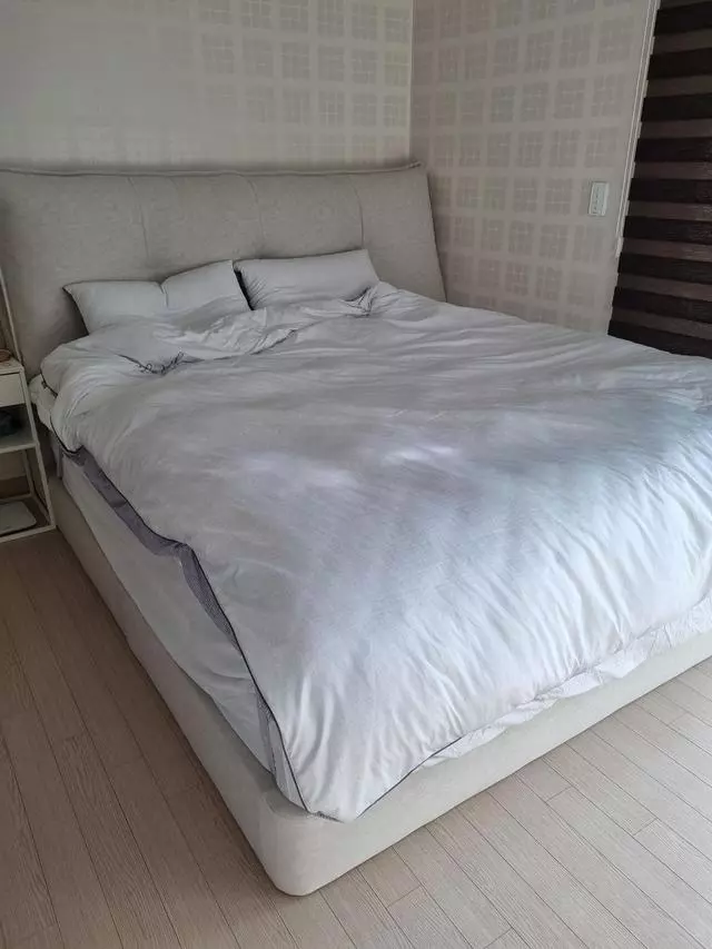 신혼침대로 구매했어요~~
시몬스랑 이곳저곳 둘러보고 검