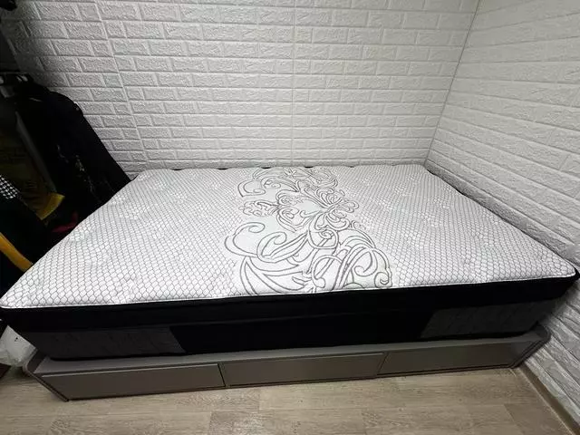 목동에서 보고 광명에서 구매하였습니다.
목동...사람이