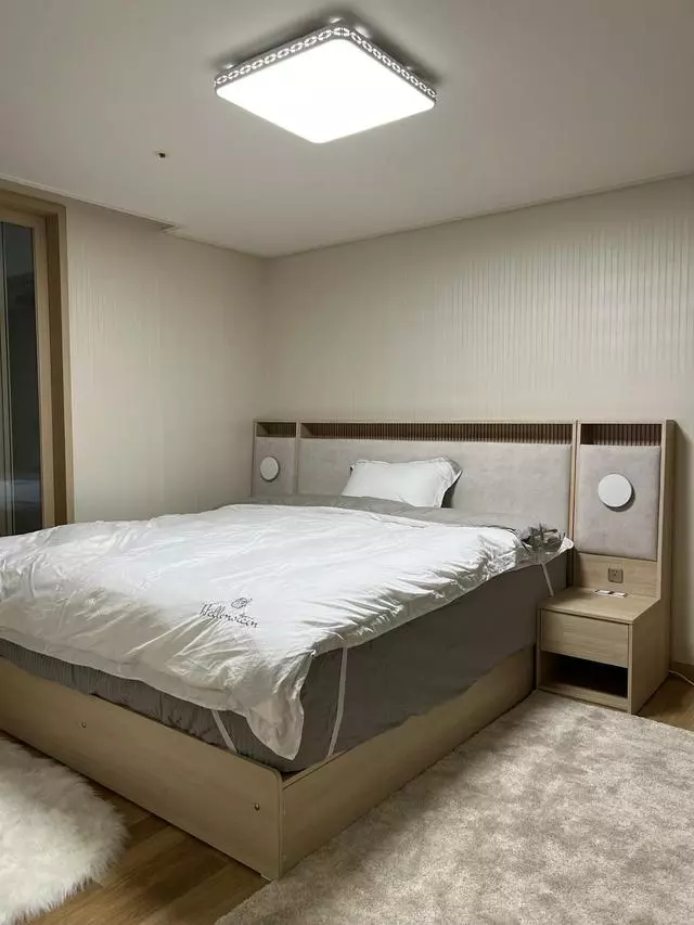 저는 잠을 좀 많이 자는 편이라
혼수 중에서도 침대가 