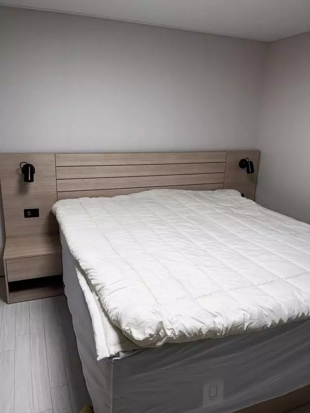 이전 매트리스랑 프레임은 저렴한 브랜드 제품으로 사용하