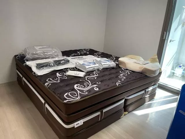 배송도 지정일에 해주셨고
침대도 너무 만족스러워요
누워
