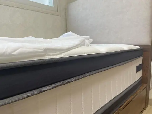 방배점 쇼룸에 방문해서 직접 누워도 보고 다른 제품과 