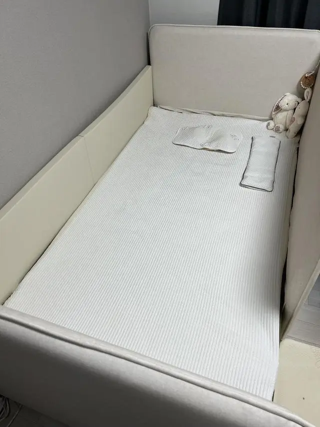 신생아 이동식 침대쓰다가 아기가 뒤집고 옆으로 아래로 