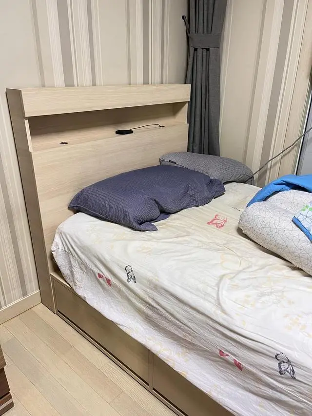 쇼룸에 구경갔다가 직원분들의 설명과 친절함에 직접 앉아