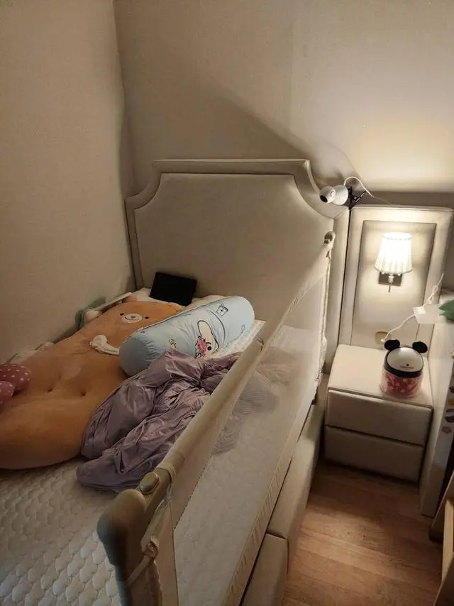 이제 초등학생이 되어가는 우리 큰딸을 위해 침대를 바꿨