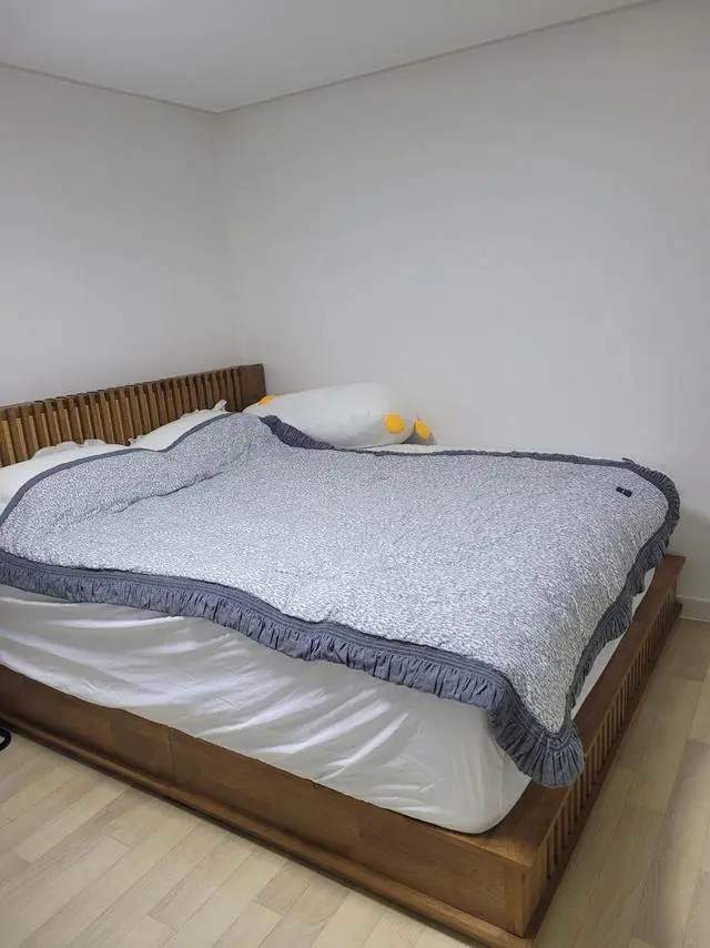 울산 삼산점에서 직접 보고 결정했습니다~ 원목 프레임이