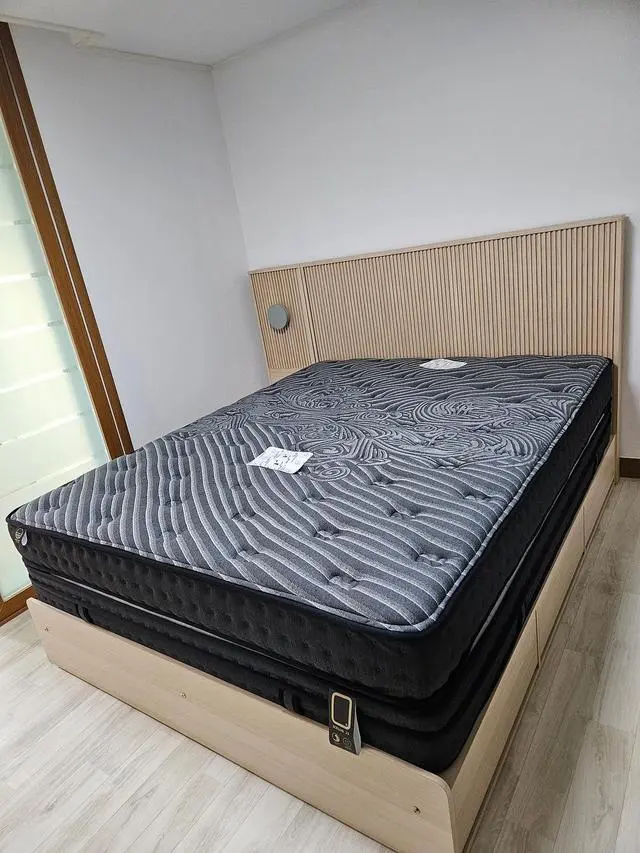 신혼 침대로 예전부터 눈여겨보던 
브랜드리스 부산중앙점