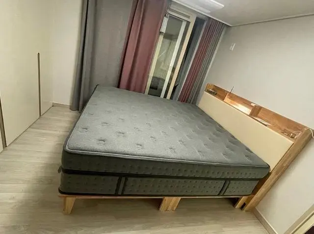 새집으로 이사가면서 제일 먼저 생각이든것이  침대를  