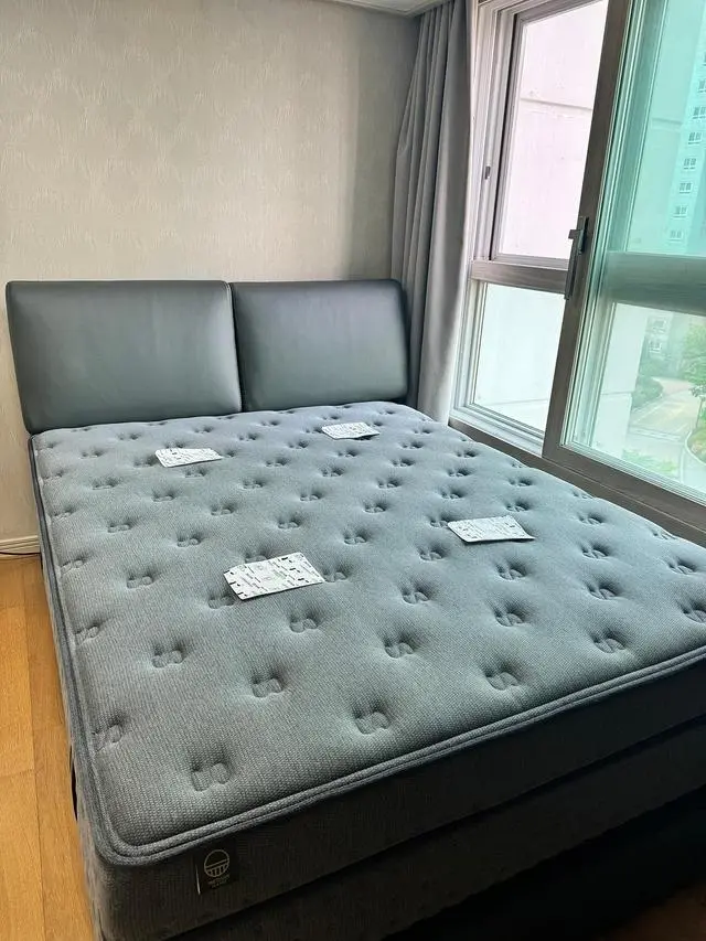 신혼침대로모피어스21과 애런 프레임 그레이 같이 구매했
