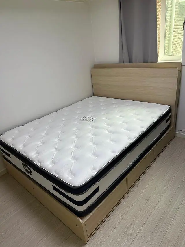 기존쓰던 침대가 자고 일어나면 허리가 너무 뻐근해서 이