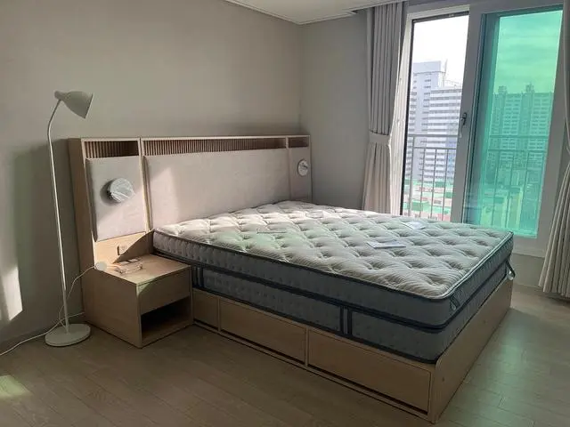 안녕하세요! 정신없이 입주청소가 끝나고 가구들을 들여놓