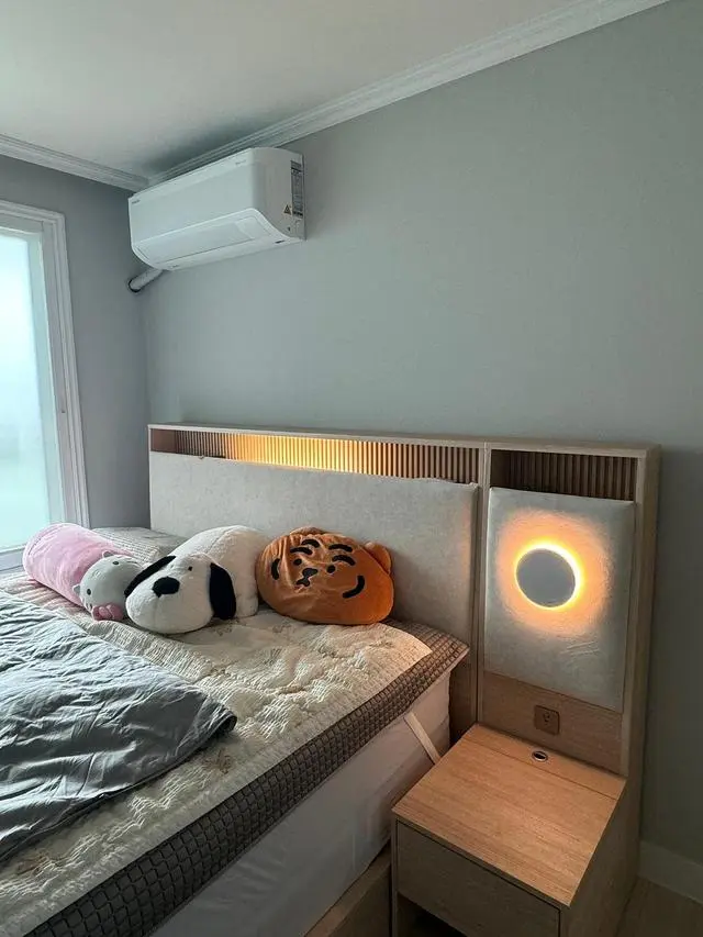 베스트슬립 센텀점 쇼룸에 방문해서 여러 매트리스에 누워
