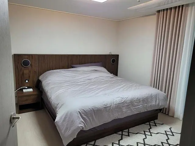 신혼집에 넣을 침대를 알아보는 중에 백화점에서 여러 브