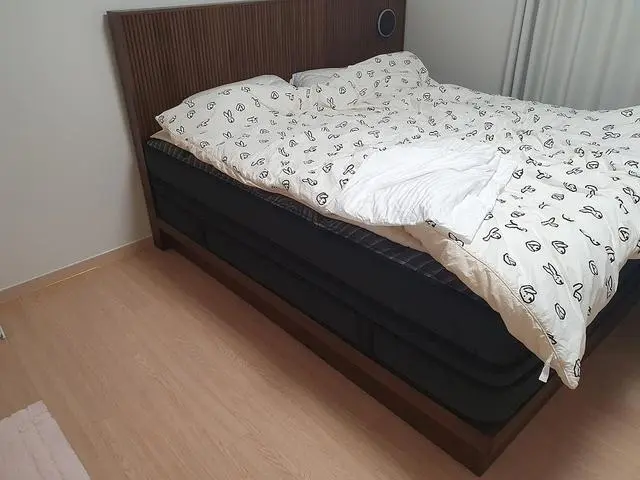 침대를 알아보려고 여러군데를 찾아다녔는데 맘에 드는 게