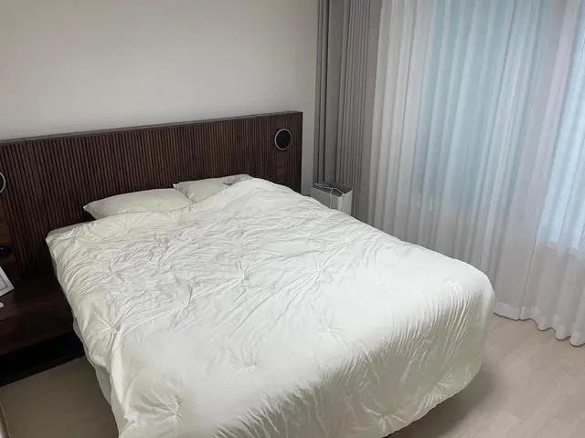 인터넷으로 찾아보니 베스트슬립 침대프레임이 깔끔하고 마