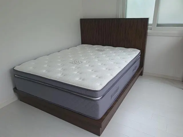 침대 배송받고 한달 조금 안됐네요. 일단 요즘 너무 편