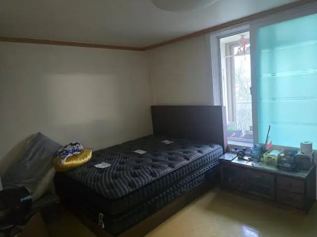 바닥 생활을 하다가 어깨가 안 좋아지면서..
침대를 구