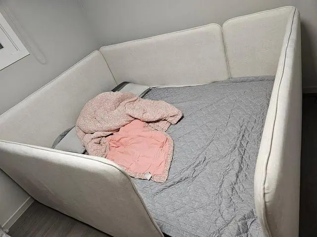 아가가 범퍼침대 가드를 자꾸 흔들어서 위험할것같아 구매