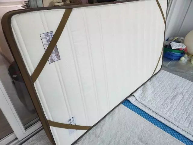 서브 침대로 사용하려고 하나 더 구매했어요. 적당히 탄