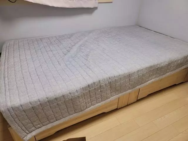 아기 침대로 구입했어요. 아기에게는 탄탄한 매트리스가 