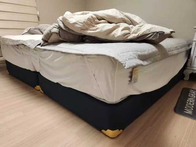 침대가 적당히 푹신하면서 몸에 무리가 안 가고 편안한 