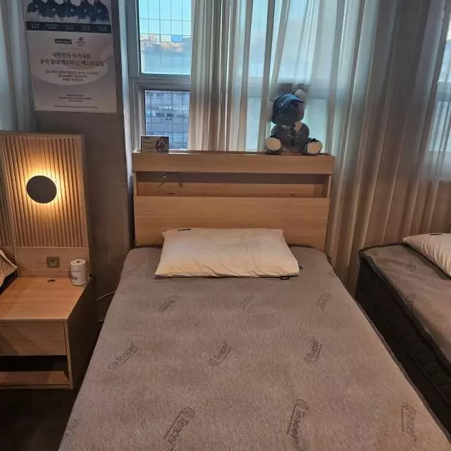 프레임이랑 매트리스랑 너무 이쁘고 편합니다~!




