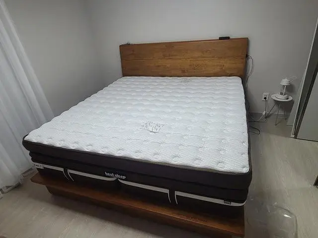 드디어 기다리던 침대가 왔네요
결혼하고 첫 침대를 구매