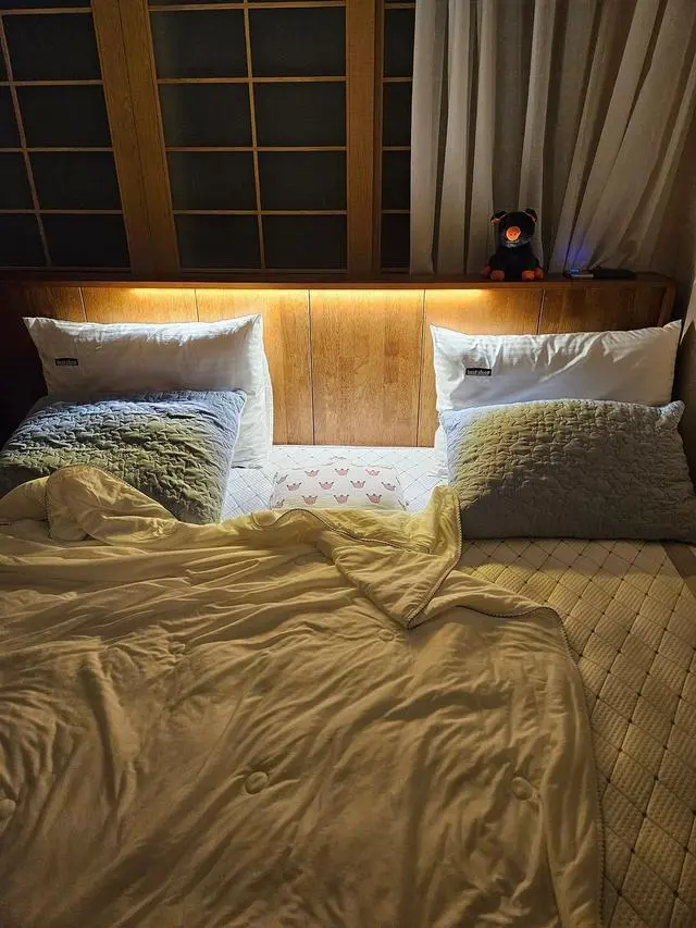 벌써 침대가 온지 한달됐네요. 
라디오 광고 듣고 별생