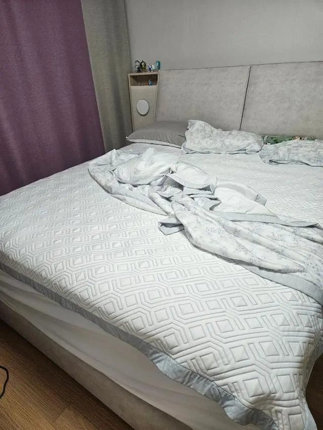 광교점에서 Z10, 프레임, 협탁 2개 모두 구매 후 
