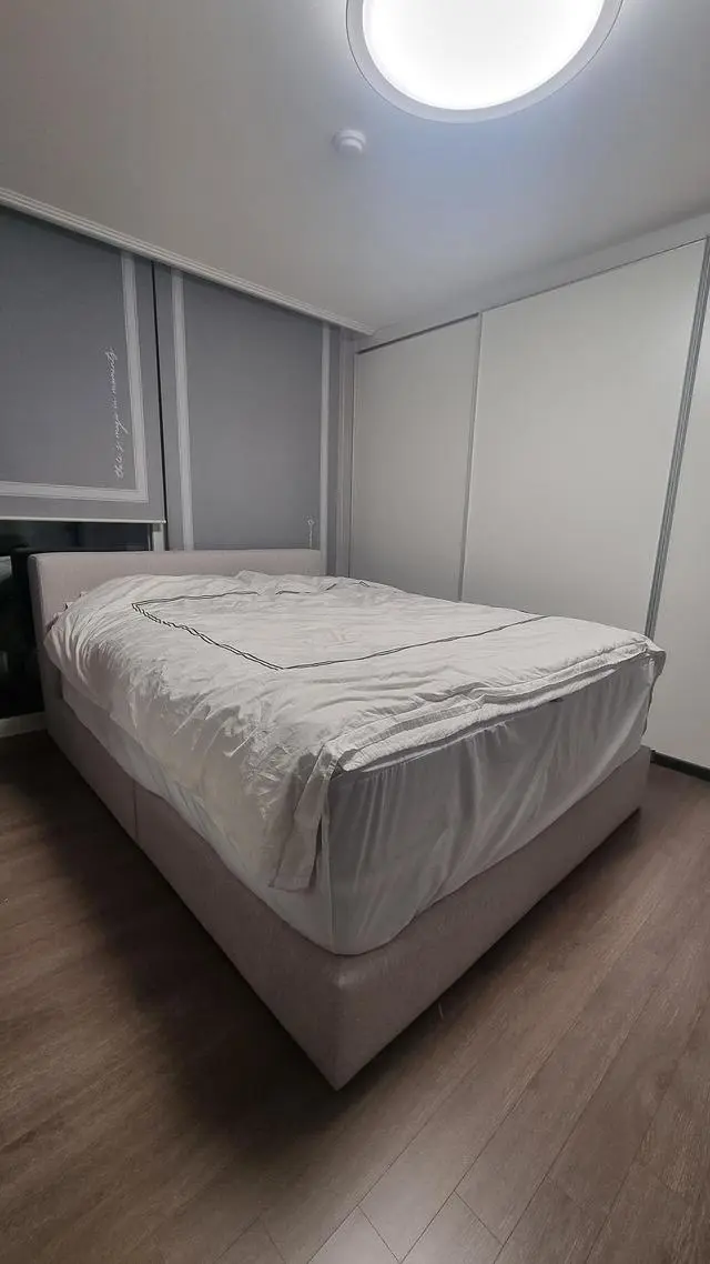친구들이 이사를하고 침대를 구입하면 모두 브랜드리스 매
