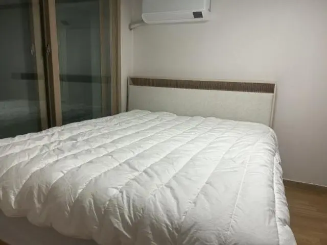 매장에서는 다양한 침대에 누워보며 비교할 수 있어서, 