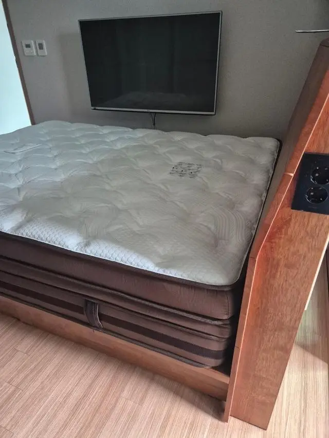 이번에 이사 기념으로 침대를 알아보다가, 주변 지인의 