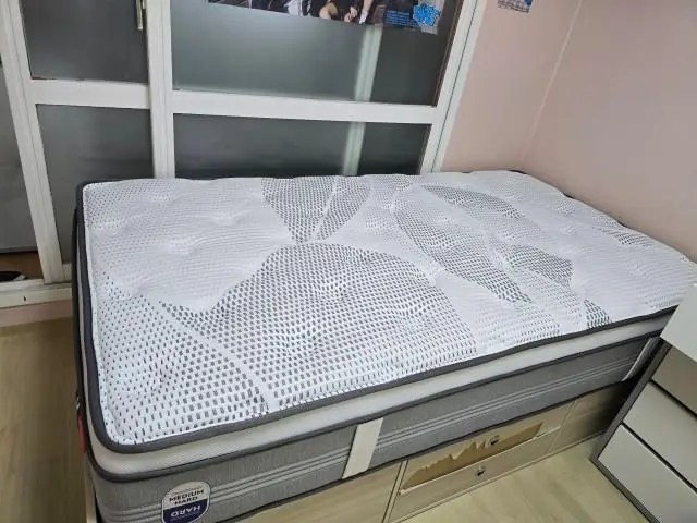 기존에 베스트슬립을 잘 쓰고 있어요.
메트리스도 탄탄하