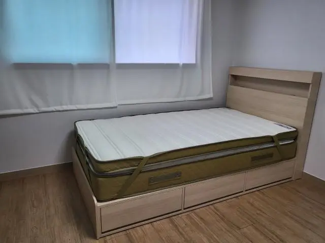 ㅇ** 멀티탭과 같이 왔고 조명은 교체중이라고 해서 걱