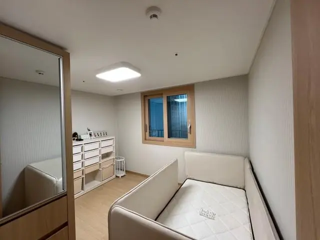 9개월 아기 침대 구입했는데 프레임도 높아서 안전하게 