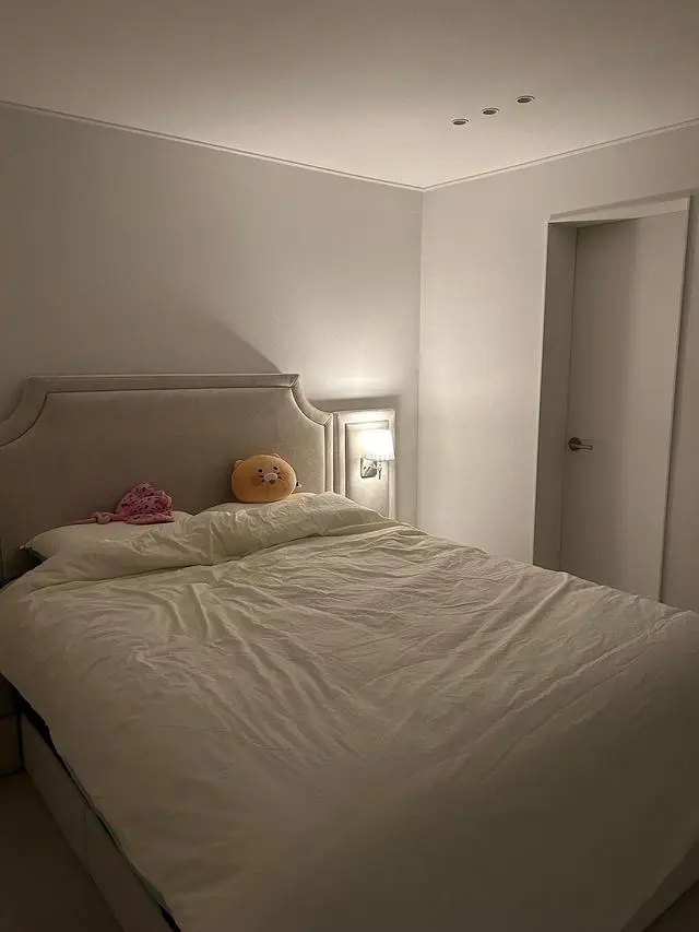 이사일정에 맞추느라 한달을 기다린 후에야 받아본

침대