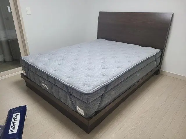 이사하게되면서 새로운 메트리스를 구입하게 되었습니다.
