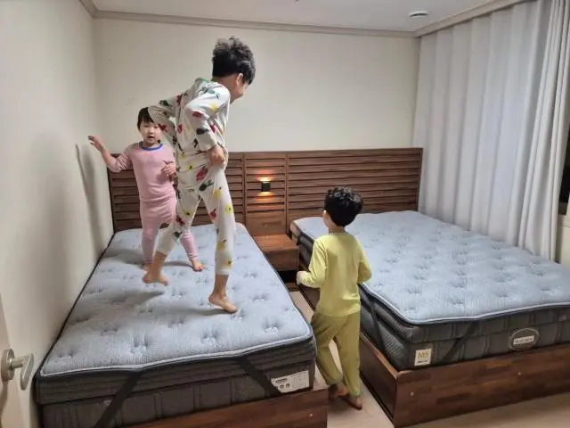 원래 계획했던 구성으로 맞춰서 작은방을 침실로 꾸며봤습