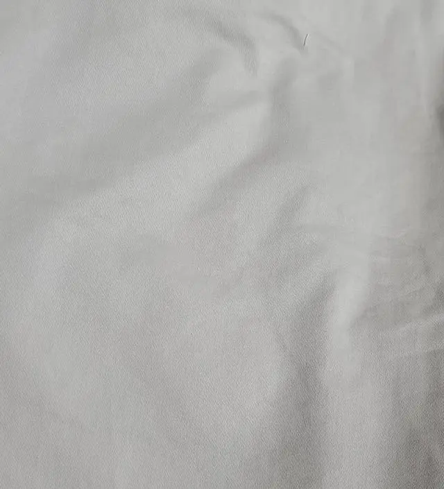 바지 사이즈는 살짝 여유가 있습니다. 다만 입을 수록 너무 불편하고 엉성합니다. 저렴