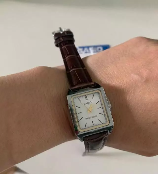 COMMON UNIQUE / コモンユニーク] カシオスクエアフェイス腕時計